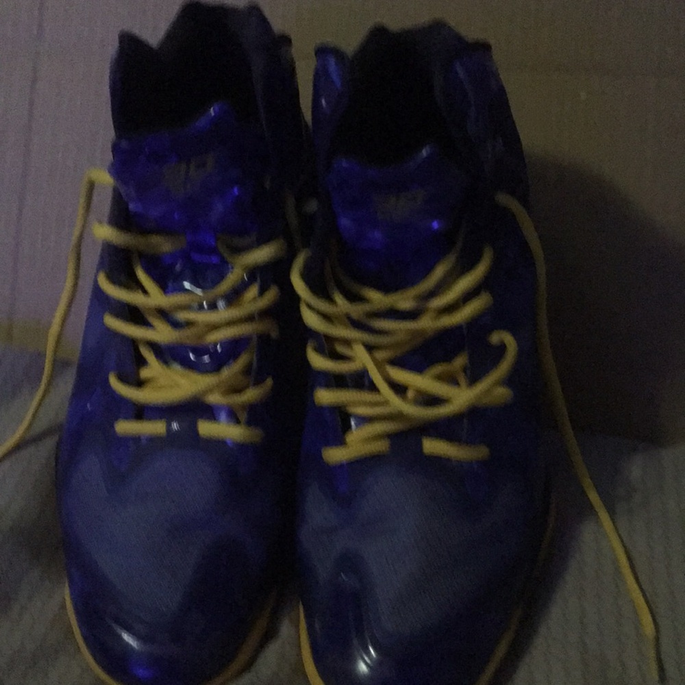 CURRY CAMP SHOES GIVEN TO STAFF 2016